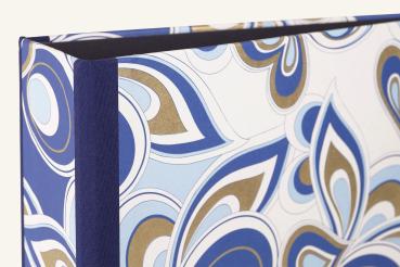 Eleganter Aktenordner in grünen Farbtönen